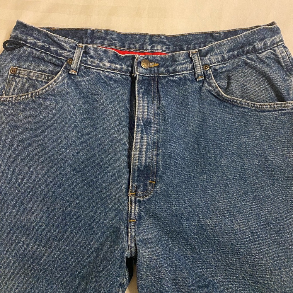 Wrangler Relaxed Fit Rugged Wear Blue Jeans with Red Comfort Lining w38 x 32 EUC - Picture 2 of 8